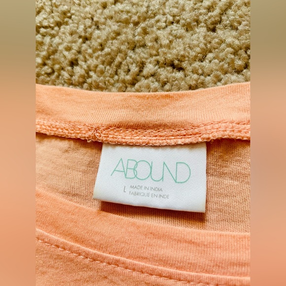 Flowy Cropped Blouse! 🪷 - Picture 2 of 2